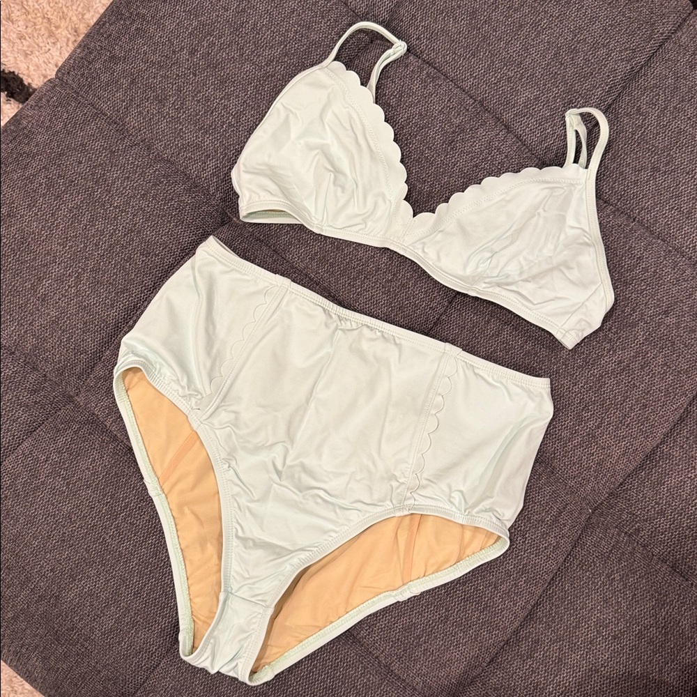 EUC Jcrew Mint Scalloped 2-pc high rise bikini set szM top / szS bottom